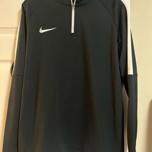 NIKE Men's Black and White Windbreaker